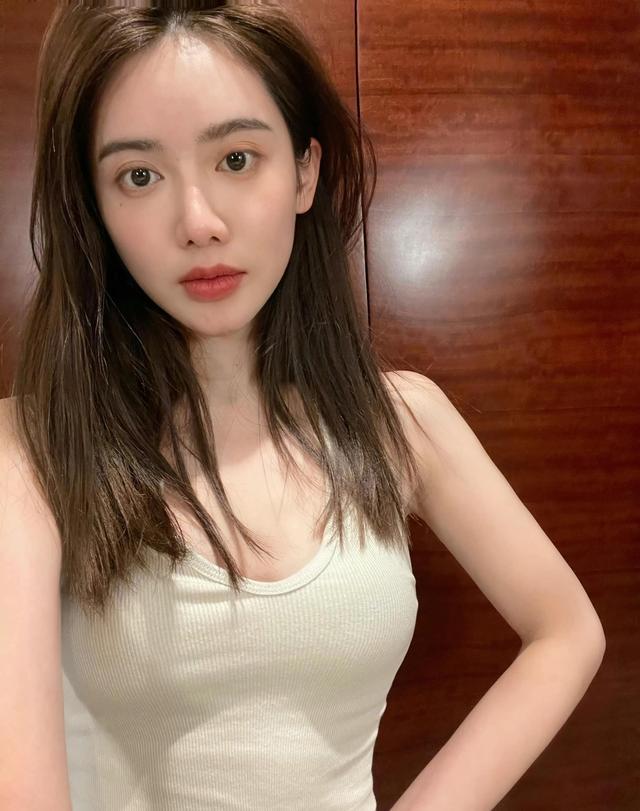 美娜最新照片，星光璀璨，时代之光闪耀亮相